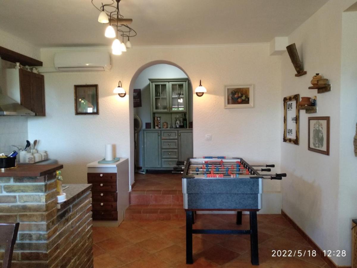 Studio Apartman Marti Apartment Кострена Екстериор снимка