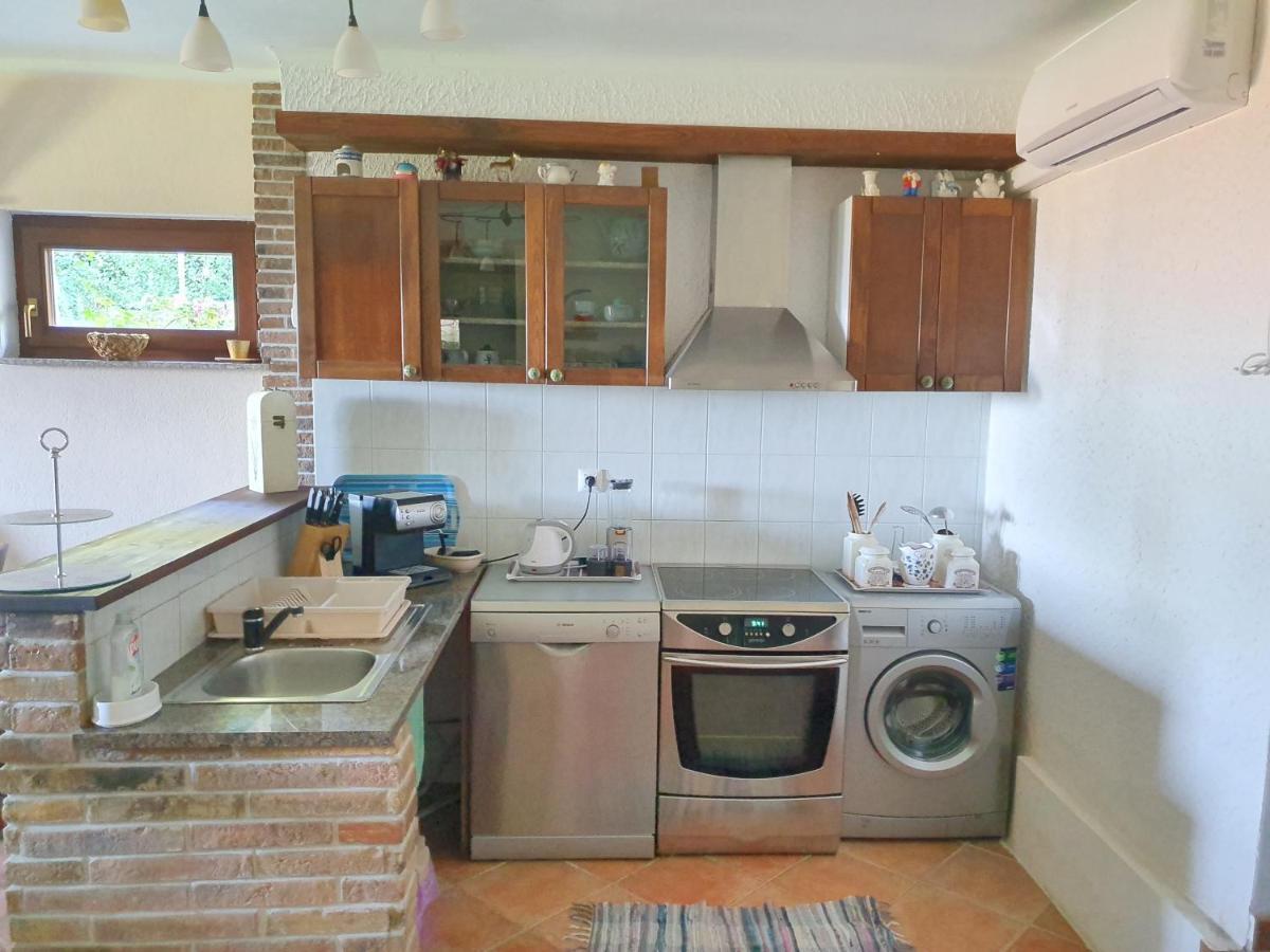 Studio Apartman Marti Apartment Кострена Екстериор снимка